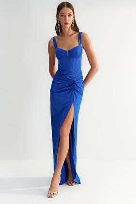 X Zeynep Tosun فستان سهرة بتفاصيل خياطة باللون الأزرق الداكن وفساتين التخرج TCLSS23AE00010