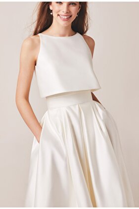 فستان سهرة نسائي من الساتان مفتوح الظهر بقصة بيضاوية