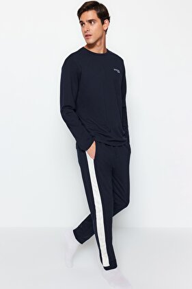 طقم بيجامة محبوكة مطرزة باللون الأزرق الداكن تفاصيل مخططة TMNAW24PT00030