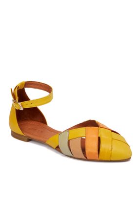 کفش کلاسیک زرد زنانه چرم طبیعی پاشنه کوتاه ( 4 - 1 cm ) کد 676715399