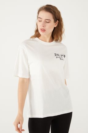 تی شرت سفید زنانه رگولار یقه گرد تکی کد 747779549