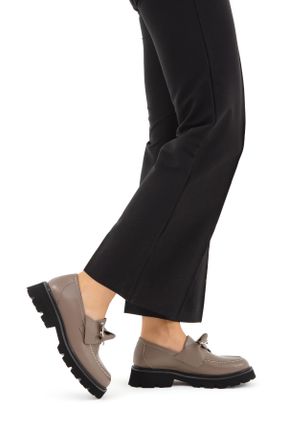 کفش لوفر قهوه ای زنانه چرم طبیعی پاشنه متوسط ( 5 - 9 cm ) کد 370671968
