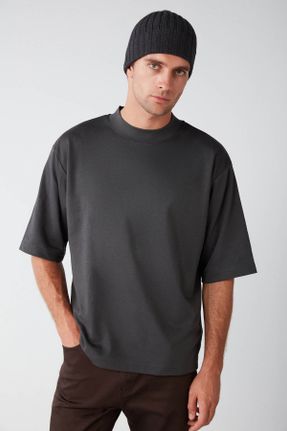 تی شرت طوسی مردانه یقه ایستاده اورسایز تکی جوان کد 358536096