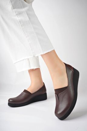 کفش کژوال قهوه ای زنانه چرم طبیعی پاشنه کوتاه ( 4 - 1 cm ) پاشنه پر کد 789839756