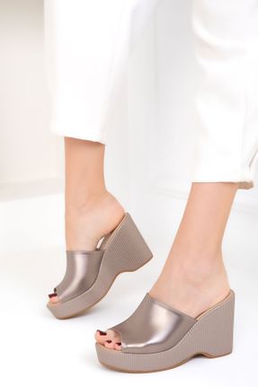 کفش پاشنه بلند پر طلائی زنانه پاشنه متوسط ( 5 - 9 cm ) چرم مصنوعی پاشنه پر کد 804156038