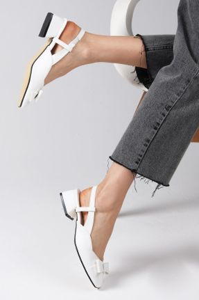کفش پاشنه بلند کلاسیک سفید زنانه پاشنه ضخیم پاشنه کوتاه ( 4 - 1 cm ) چرم مصنوعی کد 472828327