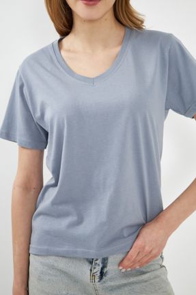 تی شرت طوسی زنانه رگولار یقه هفت تکی کد 815841816