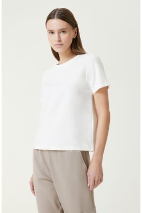 تی شرت سفید زنانه پنبه - پلی استر - الاستن ریلکس یقه گرد کد 816724070