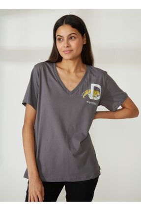 تی شرت طوسی زنانه رگولار یقه هفت کد 744088104