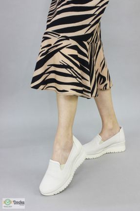 کفش کژوال بژ زنانه چرم طبیعی پاشنه متوسط ( 5 - 9 cm ) پاشنه پر کد 818547791