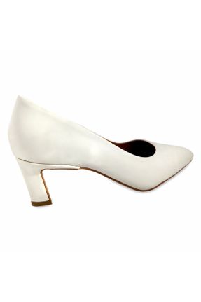 کفش پاشنه بلند کلاسیک سفید زنانه چرم طبیعی پاشنه ساده پاشنه متوسط ( 5 - 9 cm ) کد 820023086