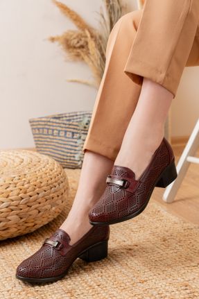 کفش کژوال زرشکی زنانه چرم طبیعی پاشنه کوتاه ( 4 - 1 cm ) پاشنه پر کد 820533013