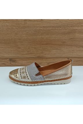 کفش کژوال طلائی زنانه چرم طبیعی پاشنه کوتاه ( 4 - 1 cm ) پاشنه ساده کد 823323758