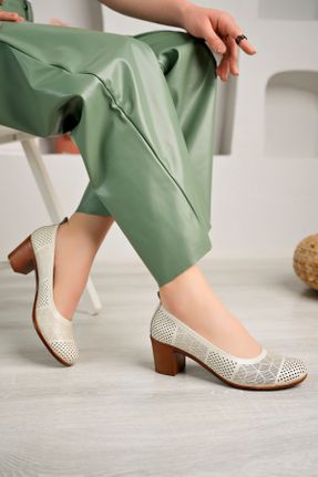 کفش کژوال بژ زنانه چرم طبیعی پاشنه کوتاه ( 4 - 1 cm ) پاشنه ساده کد 824355537
