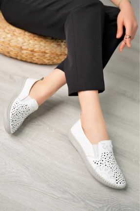 کفش کژوال سفید زنانه چرم طبیعی پاشنه کوتاه ( 4 - 1 cm ) پاشنه ساده کد 824355561