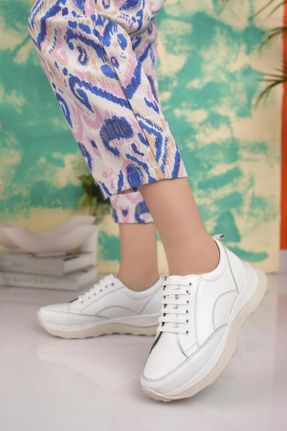 کفش کژوال سفید زنانه چرم طبیعی پاشنه کوتاه ( 4 - 1 cm ) پاشنه ساده کد 713287051