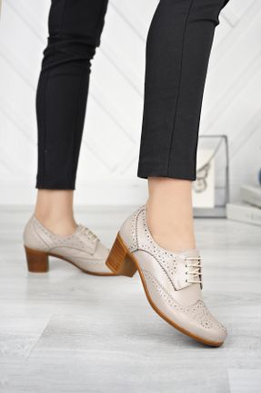 کفش پاشنه بلند کلاسیک بژ زنانه چرم طبیعی پاشنه ساده کد 664936928