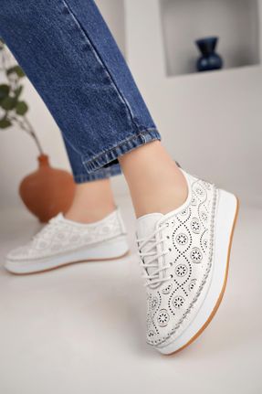 کفش کژوال سفید زنانه چرم طبیعی پاشنه کوتاه ( 4 - 1 cm ) پاشنه ساده کد 830201663
