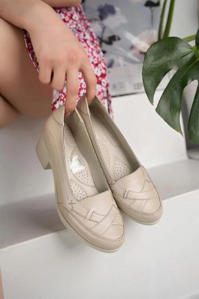 کفش پاشنه بلند کلاسیک بژ زنانه چرم Akgün Terlik - کد 828774555
