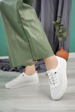 کفش کژوال سفید زنانه چرم طبیعی پاشنه کوتاه ( 4 - 1 cm ) پاشنه ساده کد 828682527