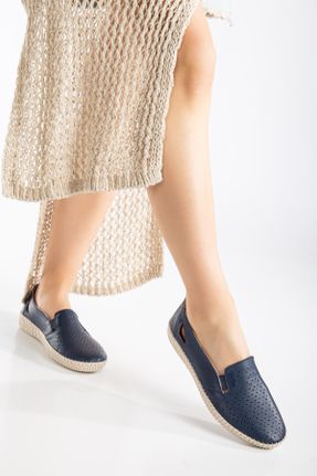 کفش کژوال سرمه ای زنانه چرم طبیعی پاشنه کوتاه ( 4 - 1 cm ) پاشنه ساده کد 815683374
