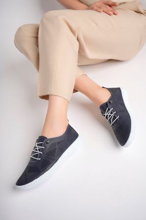 کفش کژوال سرمه ای زنانه چرم طبیعی پاشنه کوتاه ( 4 - 1 cm ) پاشنه ساده کد 829243032