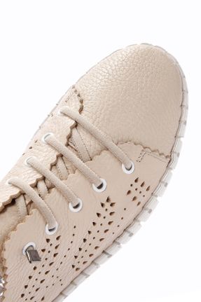 کفش کژوال بژ زنانه چرم طبیعی پاشنه کوتاه ( 4 - 1 cm ) پاشنه ساده کد 814452801