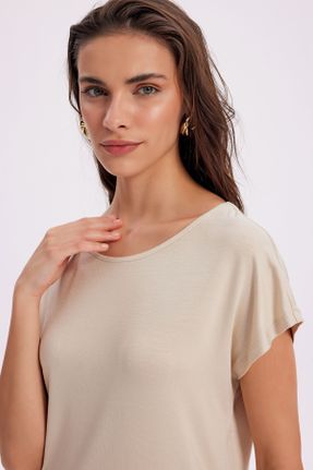 تی شرت بژ زنانه رگولار یقه هفت مخلوط ویسکون تکی بیسیک کد 830520463