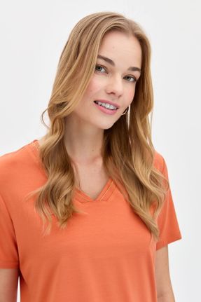 تی شرت نارنجی زنانه یقه هفت مخلوط ویسکون رگولار تکی بیسیک کد 810772878