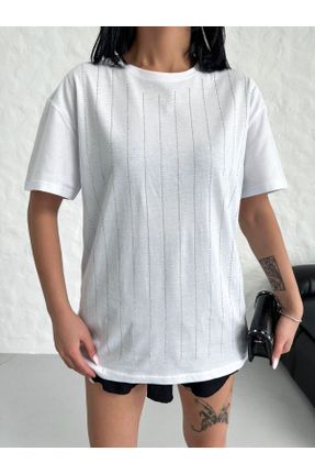 تی شرت سفید زنانه ریلکس یقه گرد تکی طراحی کد 834423367