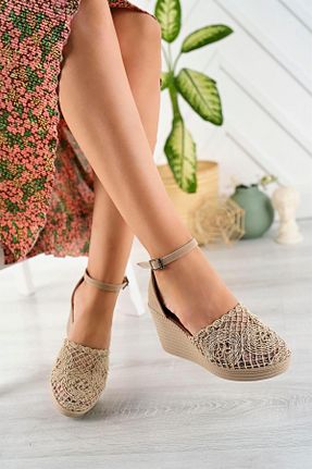 کفش پاشنه بلند پر بژ زنانه پاشنه کوتاه (1 - 4 سانتی متر) Aymood - کد 267304591