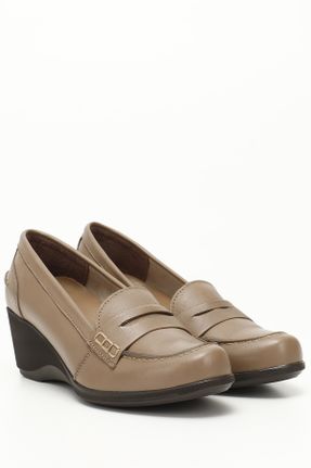 کفش لوفر قهوه ای زنانه چرم طبیعی پاشنه متوسط ( 5 - 9 cm ) کد 832595434