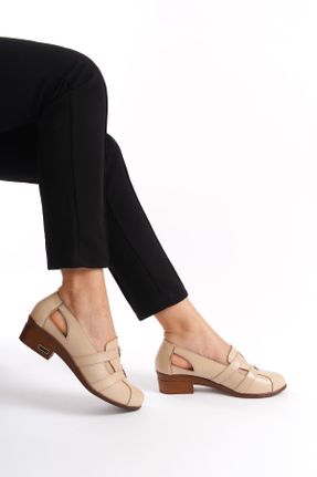 کفش کژوال بژ زنانه چرم طبیعی پاشنه کوتاه ( 4 - 1 cm ) پاشنه ساده کد 820539479
