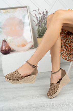 کفش پاشنه بلند پر قهوه ای زنانه پاشنه متوسط (5-9 سانتی متر) NESKA - کد 822183536