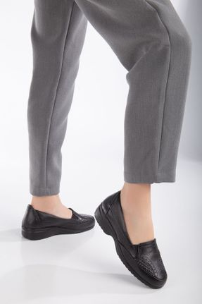 کفش کژوال مشکی زنانه چرم طبیعی پاشنه کوتاه ( 4 - 1 cm ) پاشنه پر کد 801320088