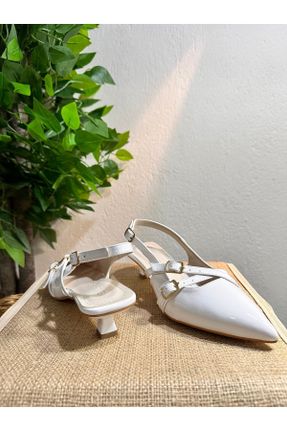 کفش پاشنه بلند کلاسیک سفید زنانه چرم مصنوعی پاشنه نازک پاشنه کوتاه ( 4 - 1 cm ) کد 813668334