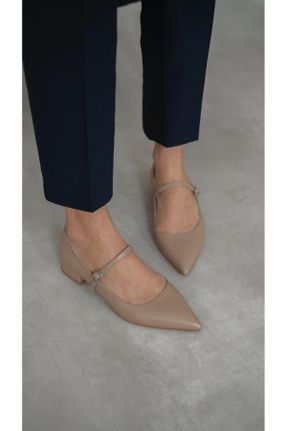 کفش پاشنه بلند کلاسیک بژ زنانه پاشنه ساده پاشنه کوتاه ( 4 - 1 cm ) کد 815005544