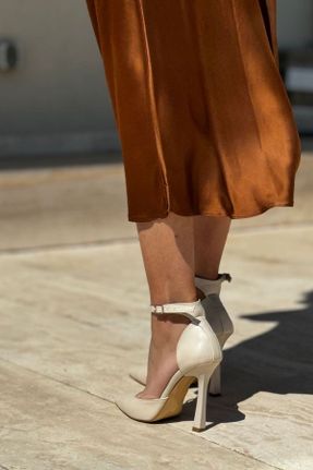 کفش پاشنه بلند کلاسیک بژ زنانه چرم مصنوعی پاشنه نازک پاشنه بلند ( +10 cm) کد 818092102