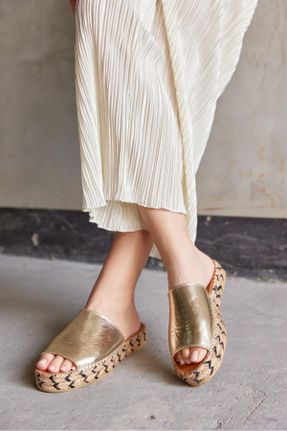 دمپائی طلائی زنانه چرم طبیعی پاشنه ساده پاشنه کوتاه ( 4 - 1 cm ) کد 284258569