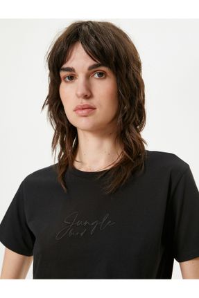 تی شرت صورتی زنانه رگولار یقه گرد تکی کد 828089522