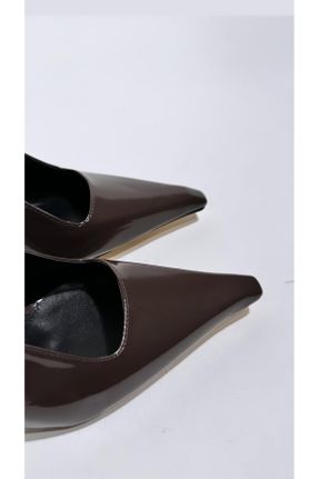 کفش پاشنه بلند کلاسیک قهوه ای زنانه پاشنه نازک پاشنه متوسط ( 5 - 9 cm ) کد 808308600
