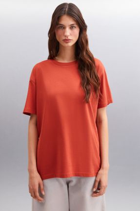 تی شرت زرشکی زنانه ریلکس یقه گرد تکی جوان کد 840122332