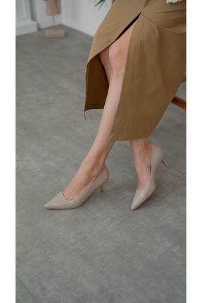 کفش پاشنه بلند کلاسیک بژ زنانه پاشنه ساده پاشنه متوسط ( 5 - 9 cm ) کد 823283890