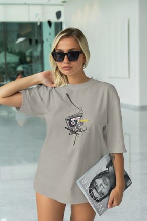 تی شرت طوسی زنانه اورسایز یقه گرد تکی طراحی کد 842054901