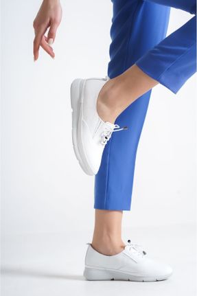کفش کژوال سفید زنانه چرم طبیعی پاشنه کوتاه ( 4 - 1 cm ) پاشنه ضخیم کد 658187036