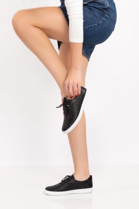 کفش اسنیکر مشکی زنانه چرم طبیعی بند دار چرم طبیعی کد 642615520
