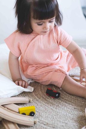 سرهمی صورتی بچه گانه آستین کوتاه Little Gusto - کد 313143807