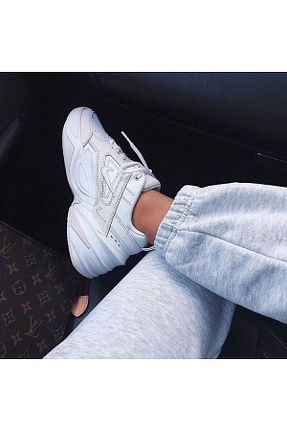 کفش اسنیکر سفید زنانه چرم اصل Nike - کد 711530938