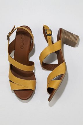 کفش پاشنه بلند کلاسیک زرد زنانه چرم خالص Bueno Shoes - کد 117922821