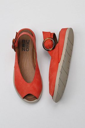 صندل قرمز زنانه پاشنه تخت Bueno Shoes - کد 774569916